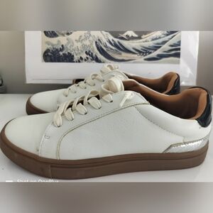 Dolce Vita - Women's Sneakers, Size 7 Lace up Closure.